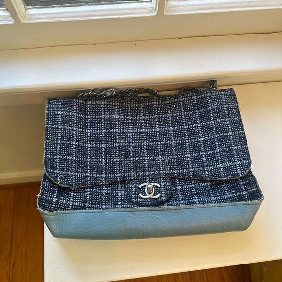 Chanel Classic Single Medium Flap Bag Tweed and calfskin 18x 2014 - Picture 4 of 17